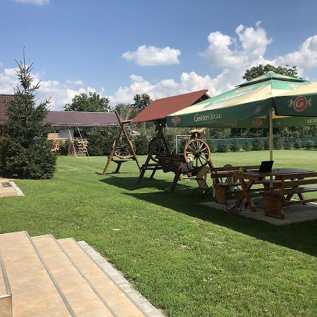 Gyongyvirag Panzio Bed and Breakfast Turia Buitenkant foto