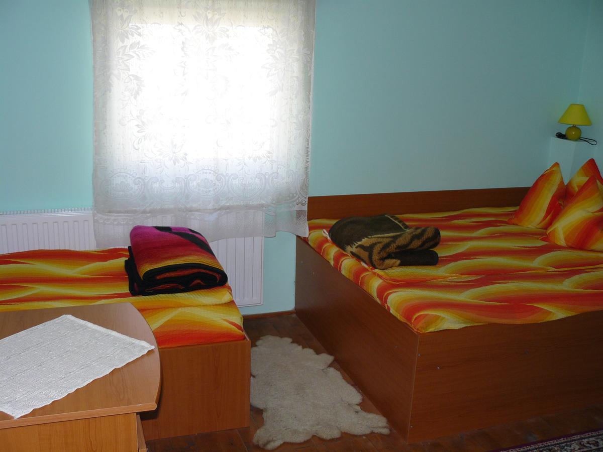 Gyongyvirag Panzio Bed and Breakfast Turia Buitenkant foto