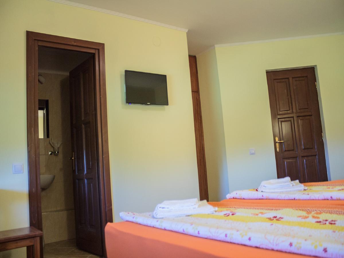 Gyongyvirag Panzio Bed and Breakfast Turia Buitenkant foto