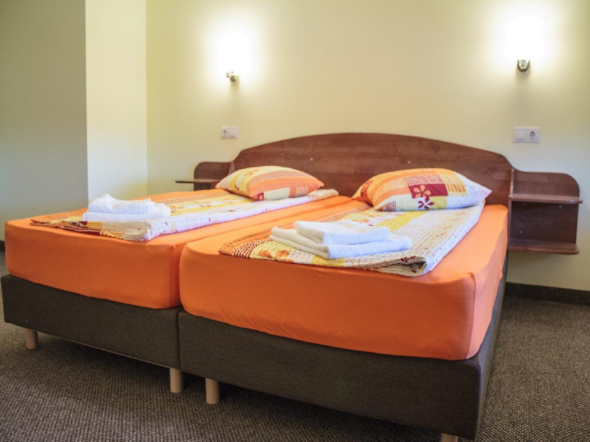 Gyongyvirag Panzio Bed and Breakfast Turia Buitenkant foto