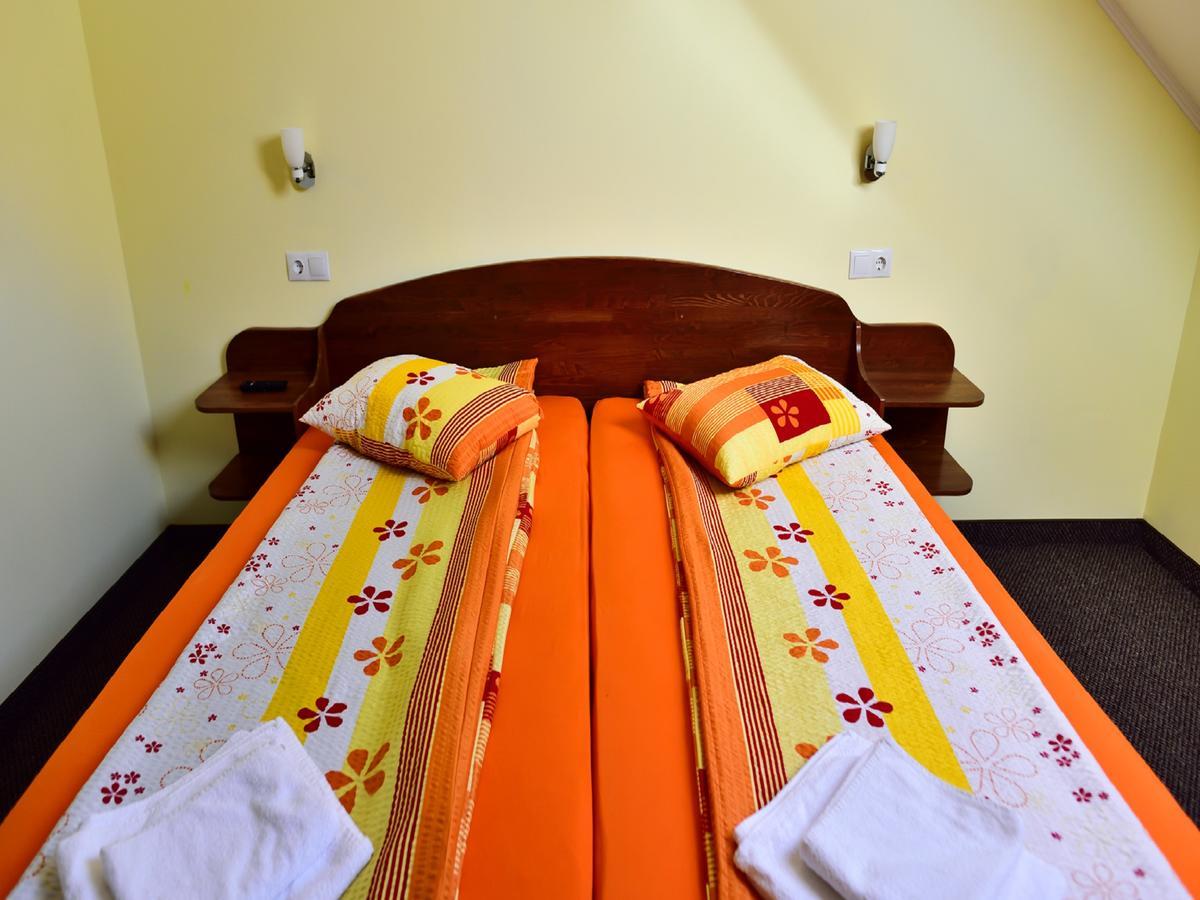 Gyongyvirag Panzio Bed and Breakfast Turia Buitenkant foto